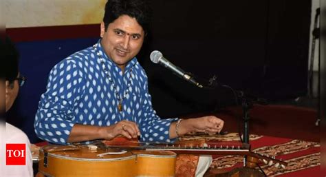 Fretless guitars to portable veenas, Carnatic musicians evolve ...