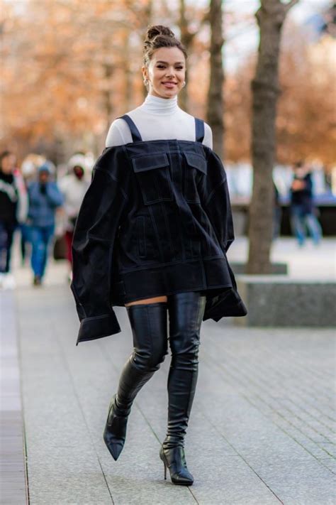 "Jellyfishing" is the latest 'it girl-approved' winter trend you should try