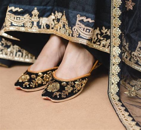 18 Bridal Jutti Online Stores To Get A Dainty Set of Haute Shoes