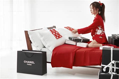 出裙子塞什么礼物最新素材