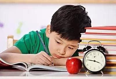给上学特别累的孩子,孩子每天上学都叫累,孩子嫌累不愿上学(第8页)_大山谷图库