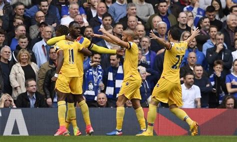Premier League results: Crystal Palace stun Chelsea as Tottenham close ...