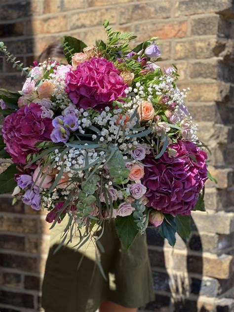 Giant Bouquet - V-FloralAtelier.co.uk