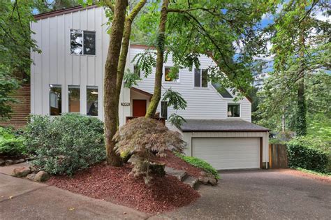 John Belushi lived in this Oregon house while filming ‘Animal House ...