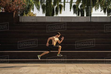 Sprinting Back View 的图像结果