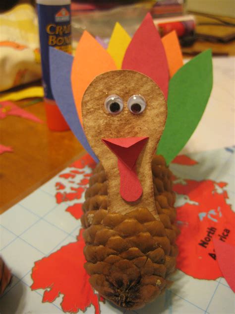 Thanksgiving Craft: Pinecone Turkey