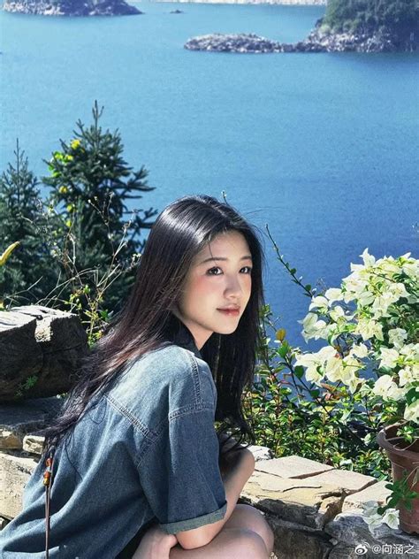 Julia Xiang - Xiang Hanzhi (向涵之) จูเลีย เซียง - เซี่ยงหานจือ ในปี 2025 ...