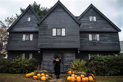Halloween in Salem :: Behance