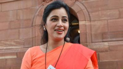 Lok Sabha Speaker Seeks Details of MP Navneet Rana’s Arrest After ...