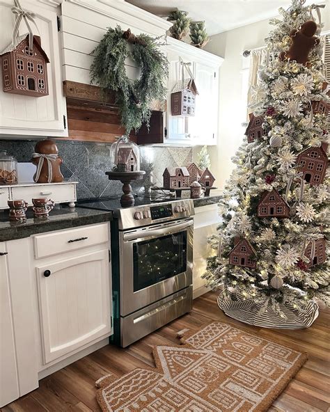 33 Elegant Kitchen Christmas Cabinet Decor Ideas [2024] - No Minimalist ...