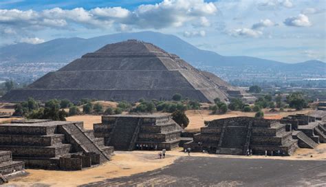 6 Most Famous Archaeological Sites To Explore in The World - lifeberrys.com