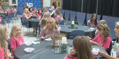 Miss Nebraska contestants share ice cream social with Sparklers