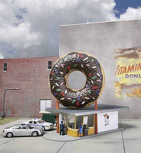 Walthers Cornerstone Hole-In-One Donut Shop India | Ubuy