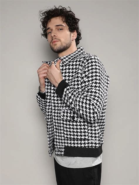 ₹2,399 | Campus Sutra Men's Carbon Black & Chalk White Houndstooth ...