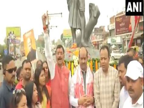 Lok Sabha Speaker Om Birla garlands statue of Lord Birsa Munda in Ranchi
