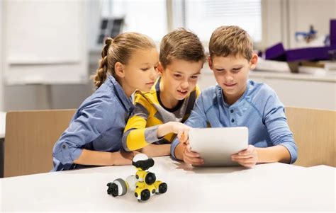 教育,儿童,技术,科学人的群快乐的孩子与3D打印机机器人学校课程高清图片下载-正版图片300406514-摄图网