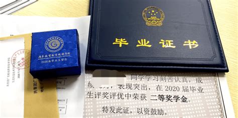 国外大学毕业证书上的字体是什么字体？_百度知道