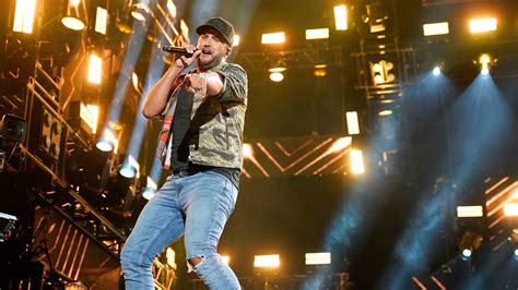 Luke Bryan defends decision to bring out 'polarizing' Gov. Ron DeSantis ...