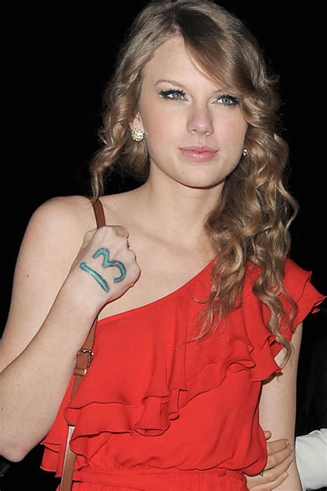 Taylor Swift | Famous Celebrities