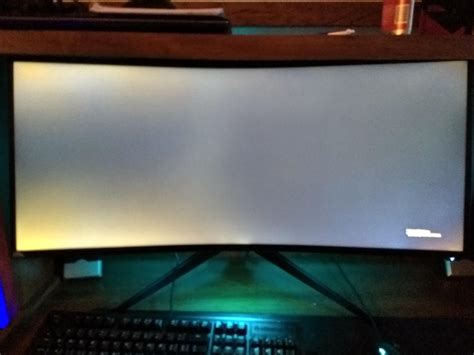 Alienware M18 Backlight Bleed 的图像结果