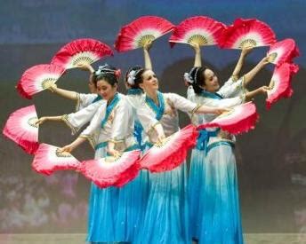 扇子舞《火火的中国 ，火火的时代》，开启红红火火中国年-舞蹈视频-搜狐视频