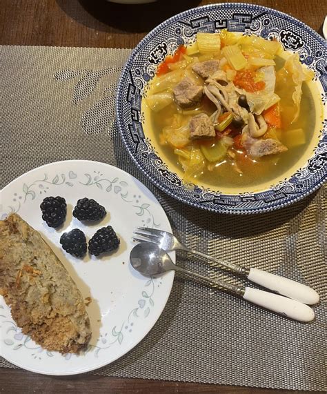 Calorie estimate for my dinner? Lean beef stew, slice of banana bread ...