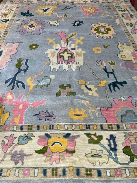 Bebe in the Corner – English Village Lane