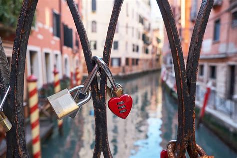 Romantic Italian Phrases: Learn To Express Your Love In Italian | Lingomee