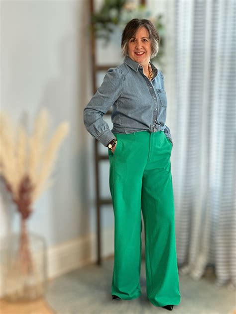 In The City Trousers - Kelly Green / Medium | Green trousers outfit ...