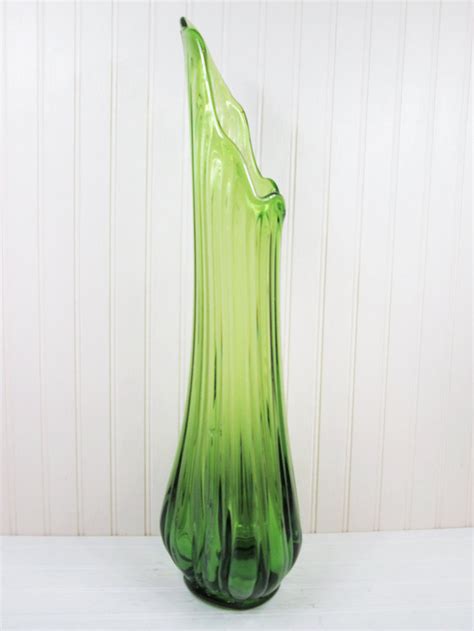 Green Swung Glass Vase at Louise Mcmakin blog