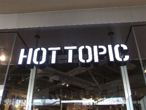 Shop Front Signage Design 的图像结果