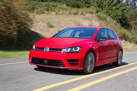 2017 Volkswagen Golf R News and Information