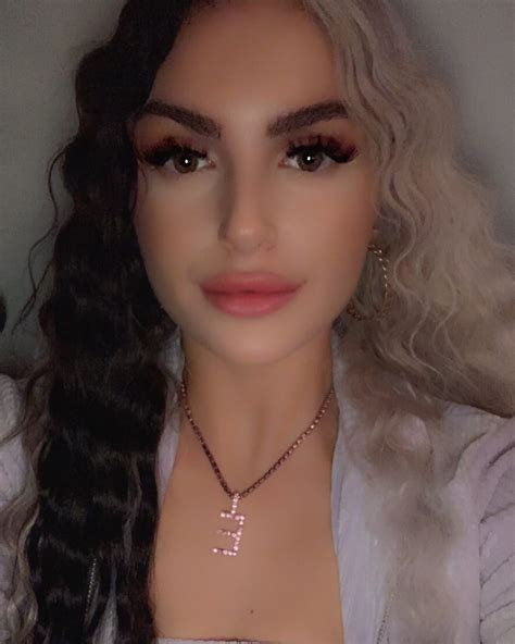 Evelyn Rose (@evelynxrosa) • Instagram photos and videos