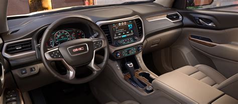 GMC Acadia Denali (2017) - pictures & information