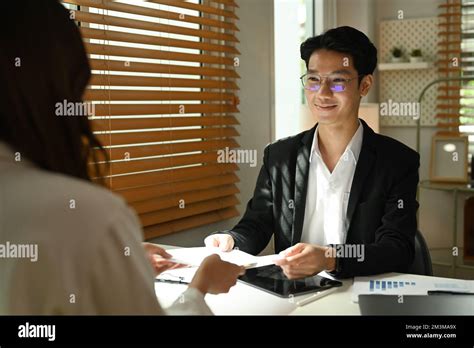 Interview Back Shot 的图像结果