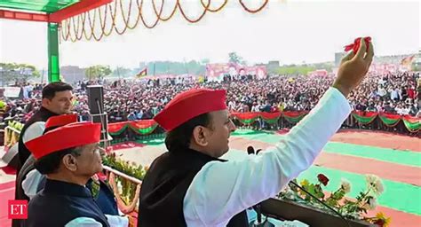 Watch: SP chief Akhilesh Yadav lashing out at Police personnel in ...