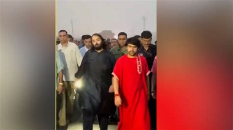 Watch: Bageshwar Dham's Dhirendra Shastri Joins Anant Ambani On 140 Km ...