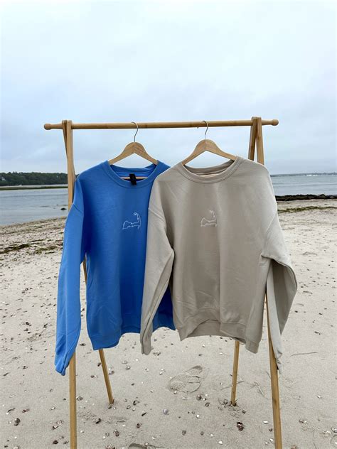 Cape Cod Crewneck Outline – Cape and Coast Co