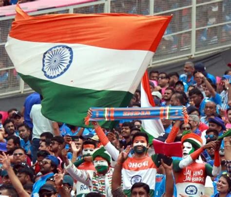 'हम तुम्हारे बाप हैं'.....भारत-पाक मैच में Indian Fans ने लगाए नारे ...