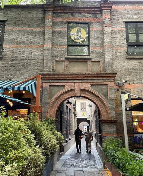 One-day tour of Shanghai's best attractions (Yu Garden + The Bund ...