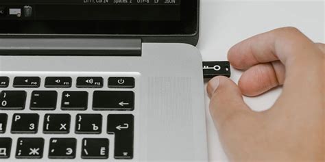 Using a Thumb Drive 的图像结果