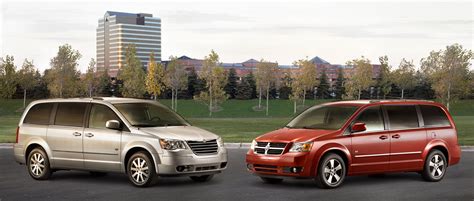 Chrysler Town & Country 25th Anniversary Edition (2009) - picture 6 of 6