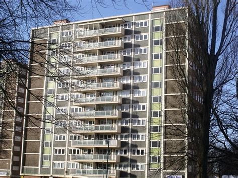 Suburb 的图像结果