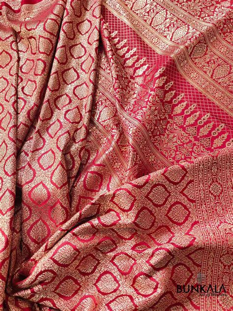 Shop Maroon Brocade Weaved Banarasi Mashru Silk Saree – BUNKALA