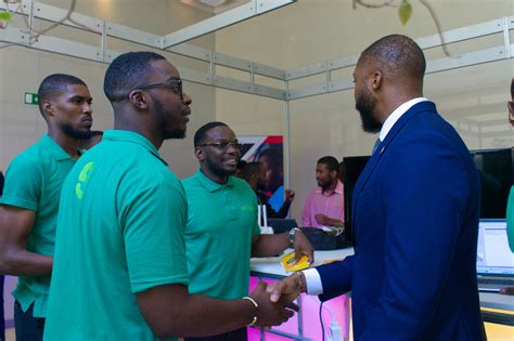 Navigating Data Science Career Fairs Like a Pro: Preparing Your Pitch, Questions to Ask, and ...