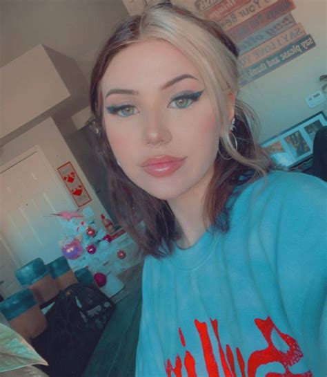 Kalei Renay | Scrolller