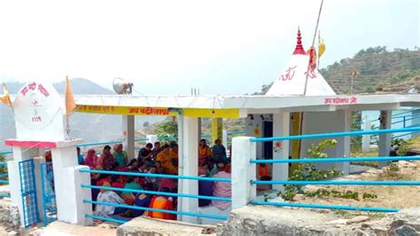 विकासखंड पोखड़ा के ग्राम ढुंगा में वैदिक मंत्रोच्चार के साथ देवपूजा ...