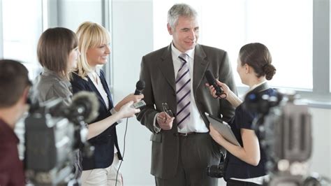 采访 的图像结果