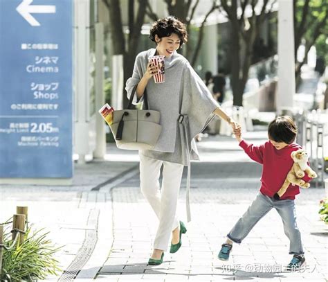 48岁日本顶流博主穿搭太圈粉，优雅又高级，专为中年女性打造__财经头条