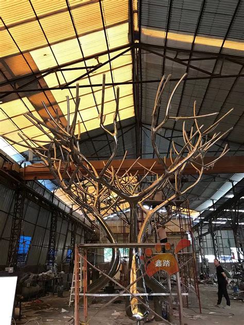 不锈钢树雕塑 – 北京博仟雕塑公司